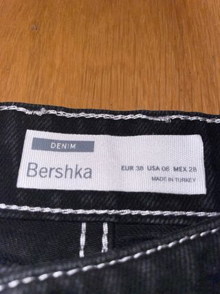 Shorts vaqueros Bershka negros