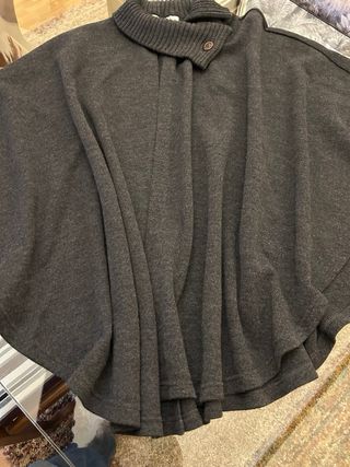 Capa de lana gris