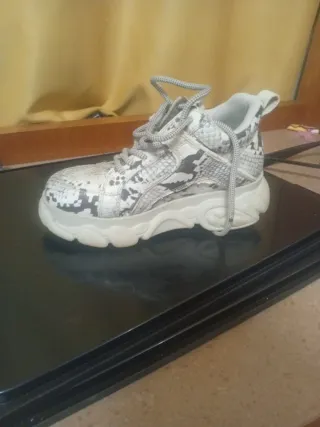 Bambas Buffalo grises y blancas