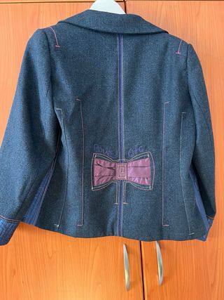 Traje de chaqueta y falda azul/gris