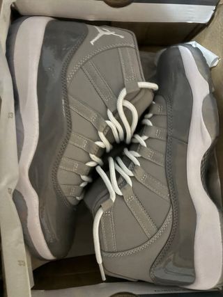 Zapatillas Jordan Grises y Blancas