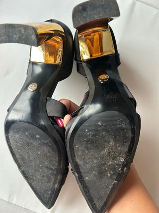 Zapatos tacón Zara negros y dorados T37