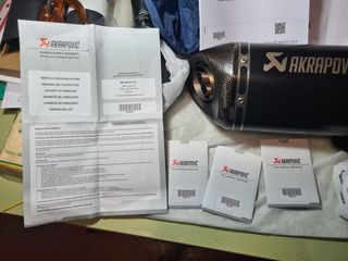 Honda Adv 2024 Gris con Akrapovic Homologado