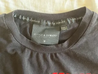 Camiseta Supply & Demand Negra Talla M