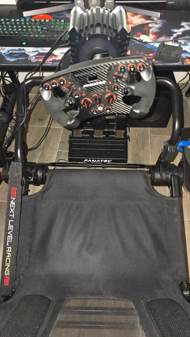 Fanatec pro ps5/Xbox/pc. gaming Cockpit Simracing