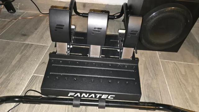 Fanatec pro ps5/Xbox/pc. gaming Cockpit Simracing