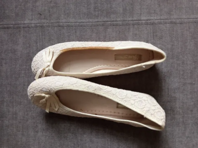 Manoletinas encaje beige y blanco