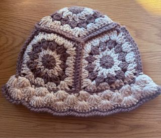 Gorrito crochet artesanal beige y marrón