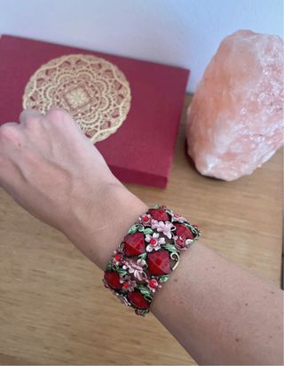 Pulsera Ibiza con piedras rojas