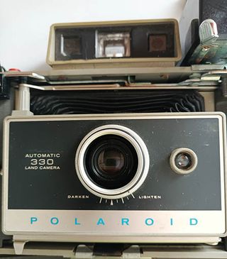 2 Fotocamere Vintage: Polaroid e Konica