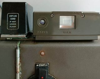 2 Fotocamere Vintage: Polaroid e Konica