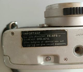2 Fotocamere Vintage: Polaroid e Konica