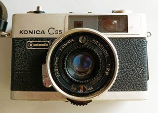 2 Fotocamere Vintage: Polaroid e Konica