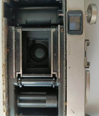 2 Fotocamere Vintage: Polaroid e Konica