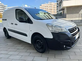 Peugeot Partner Furgon 1.6HDI 100Cv, año 2018. 