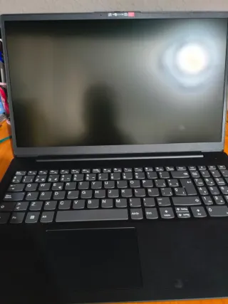 Lenovo V15 IJL Portátil Negro Nuevo