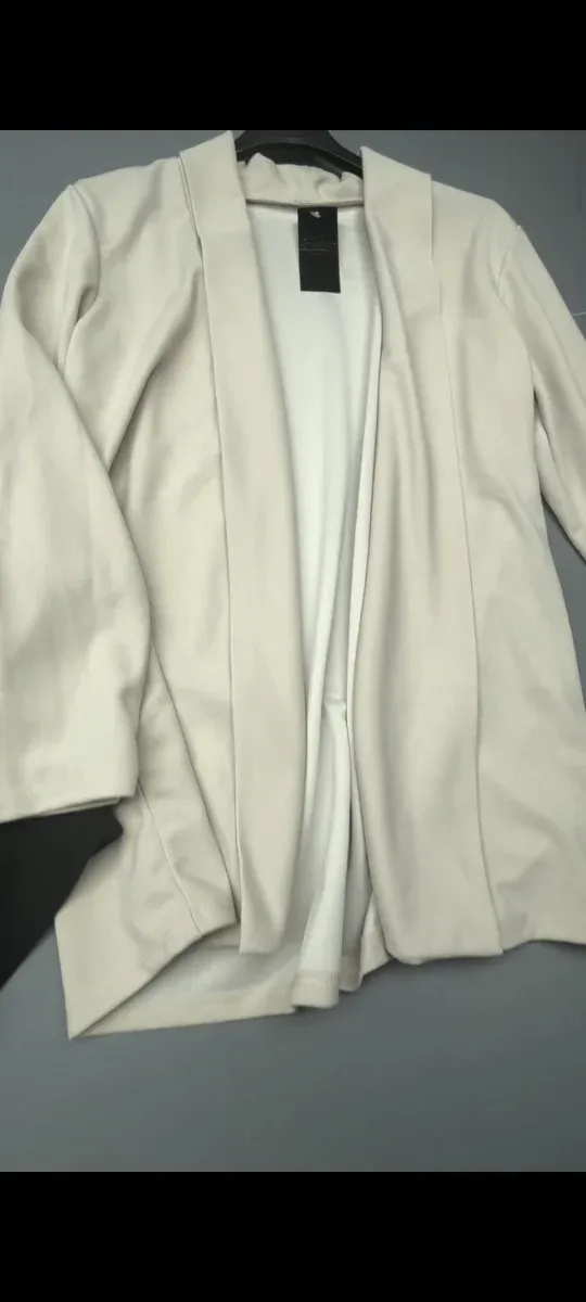 Blazer abierto talla única negro o beige