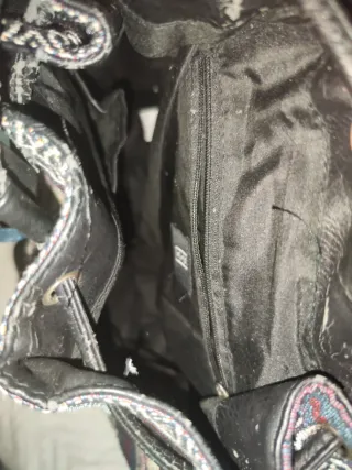 Bolso Guess,Louis Vuitton,y dos bolsos extra
NEGO.