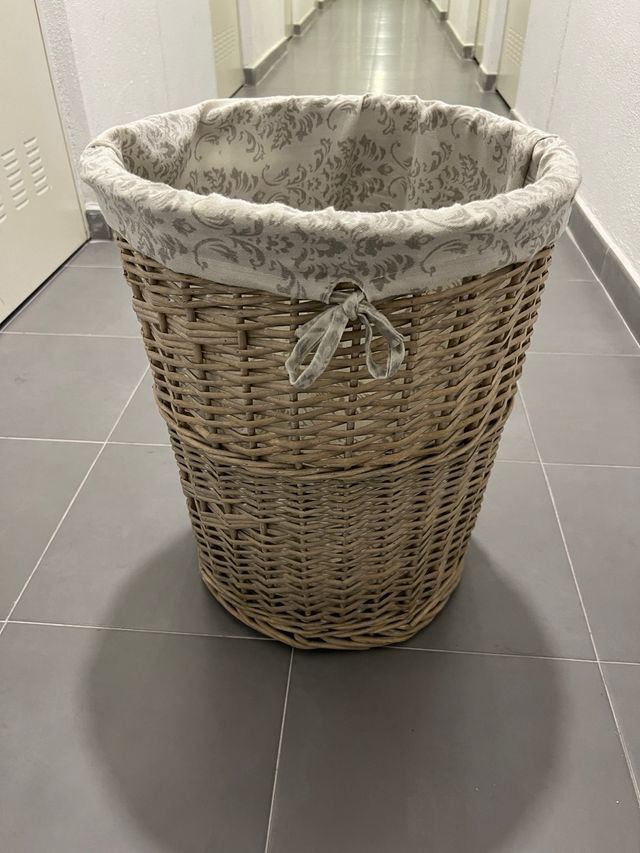 Cesta mimbre con forro floral