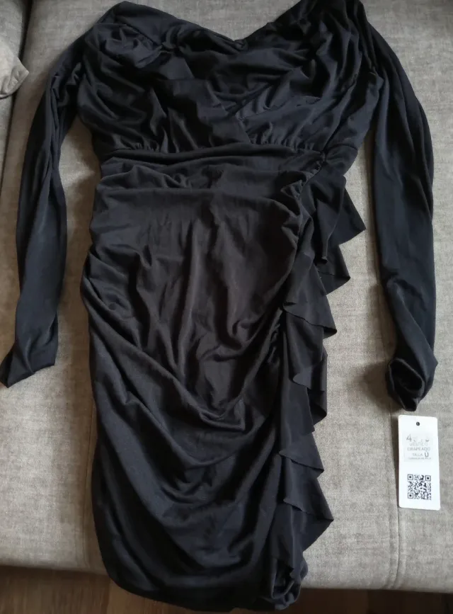 Vestido negro con volantes talla única
