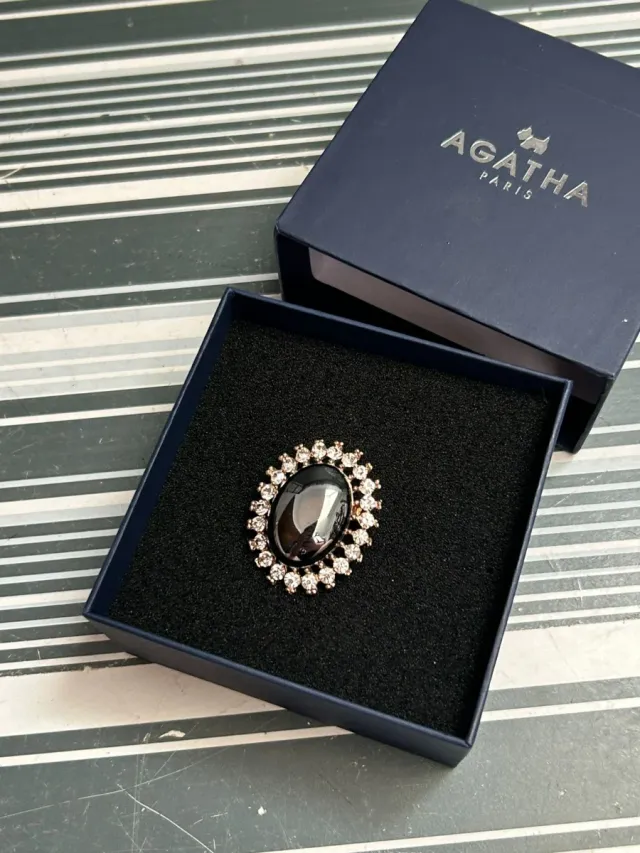 Broche vintage con piedra negra