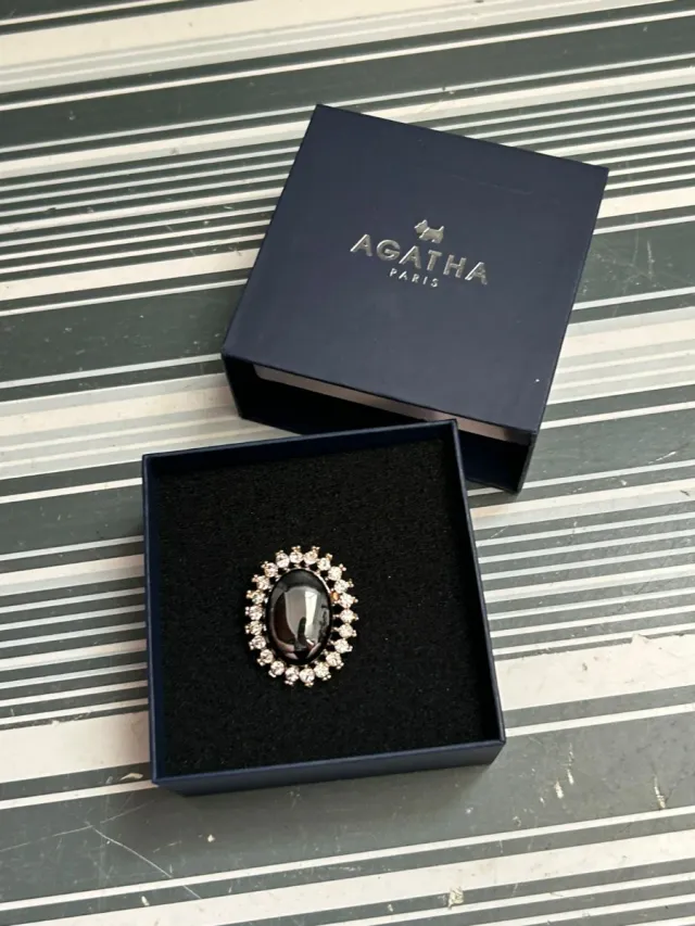 Broche vintage con piedra negra