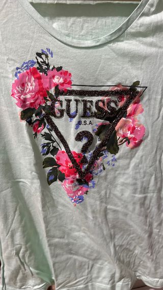 Camiseta Guess verde con flores