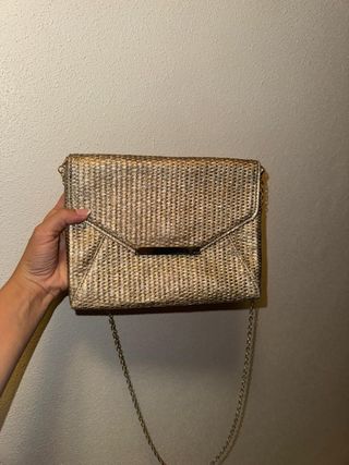 Bolso rafia Parfois dorado y plateado