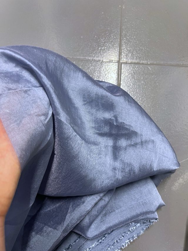 Retal tafetán sintético azul celeste perlado