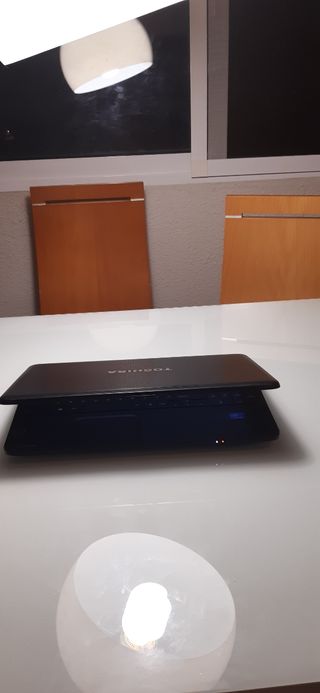 Portátil Toshiba Pro intel core A8 como nuevo 