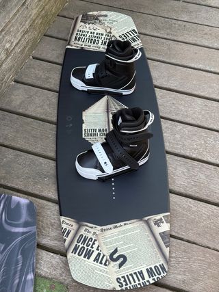 Setup tabla + botas de wakeboard Slingshot 2025