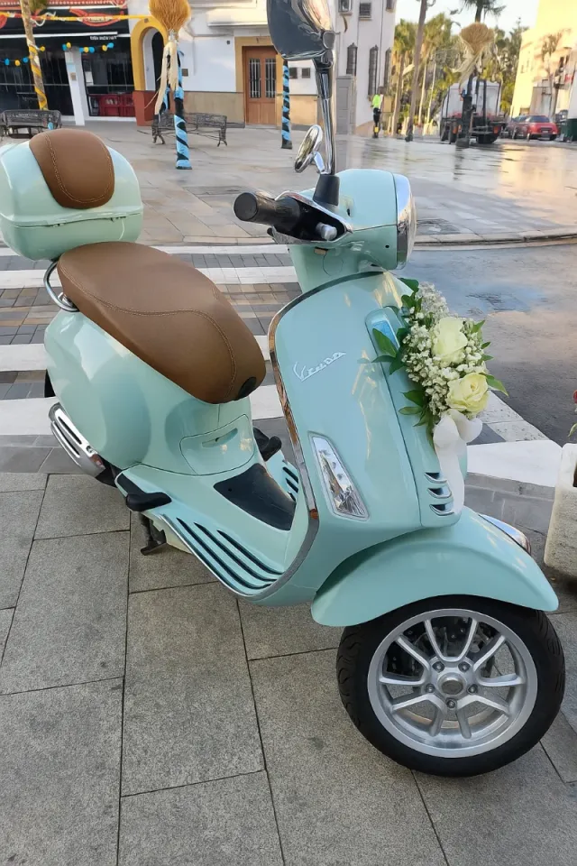 Vespa verde menta para bodas