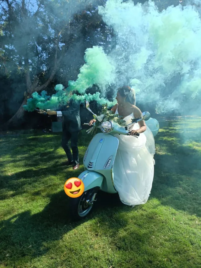 Vespa verde menta para bodas