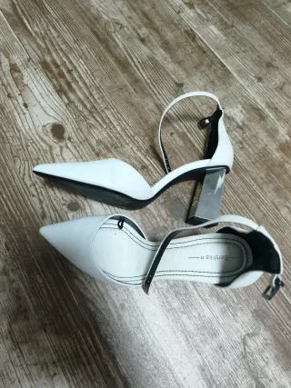 Zapatos de fiesta Bershka blancos talla 40