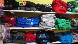 Ropa de moda unisex total 3200 pezas 