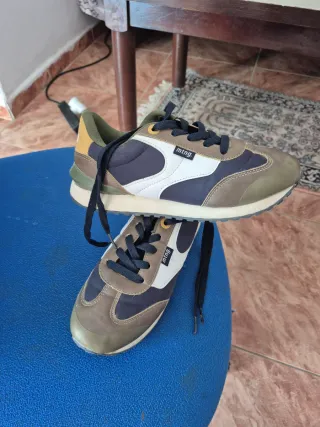 Zapatillas MTNG Azul, Marrón, Verde Oliva y Blanco
