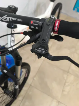 Bicicleta de Montaña GT Doble Suspensión