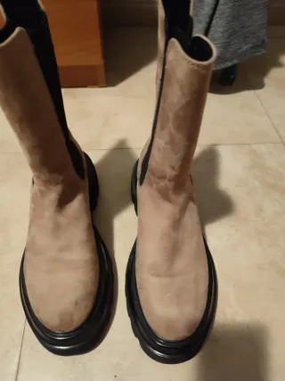 Botas Beige y Negras