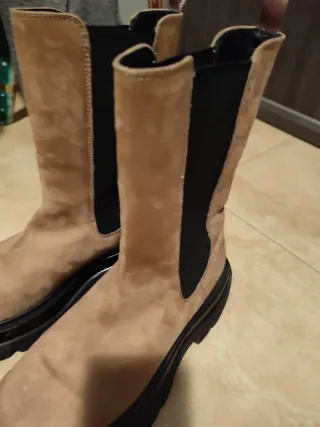 Botas Beige y Negras