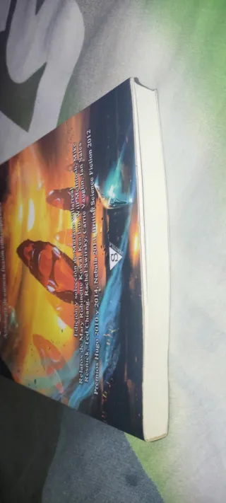 A la deriva en el mar de las Lluvias y otros re...
