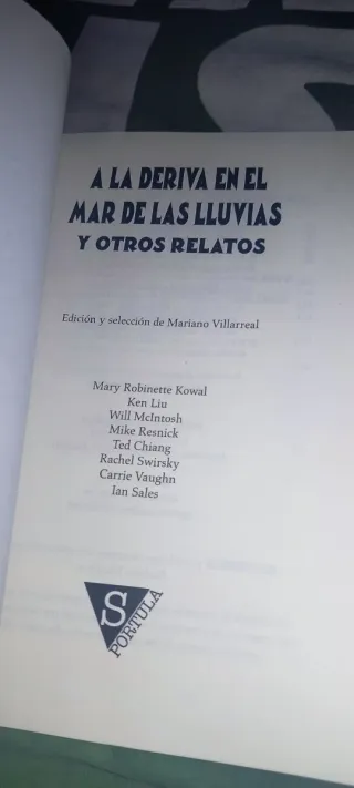 A la deriva en el mar de las Lluvias y otros re...