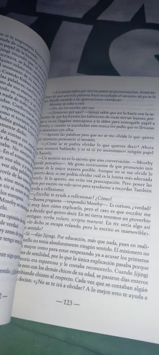 A la deriva en el mar de las Lluvias y otros re...