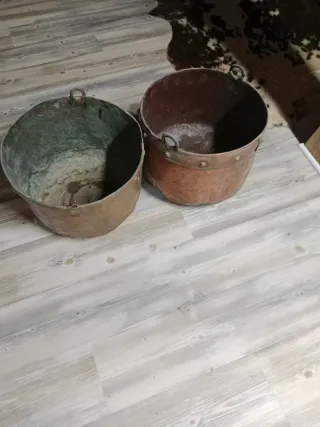 2 Cubos Antiguos de Metal