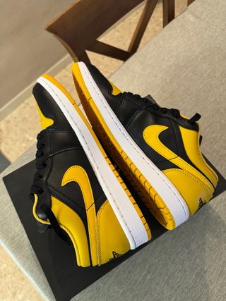 Zapatillas Air Jordan 1 Low Negras y Amarillas