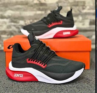 Zapatillas deportivas negras y rojas