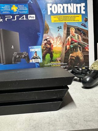 Consola PS4 Pro  en perfecto estado + accaccesorio