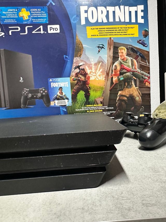 Console PS4 Pro fornita