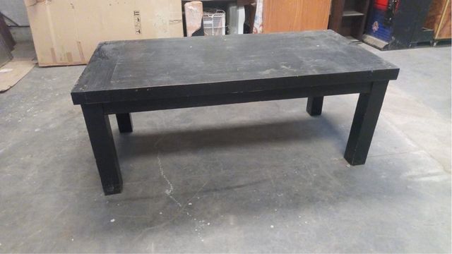 Mesa de madera negra