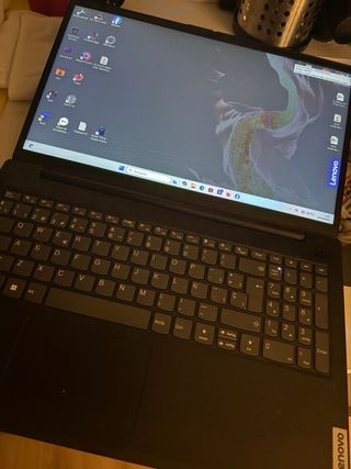 Portátil Lenovo Negro Casi Sin Uso