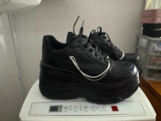 Zapatos de plataforma negros para chica